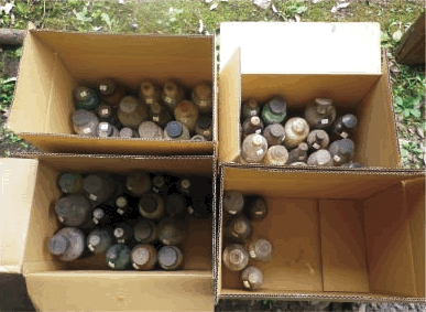 段ボールに入った試薬